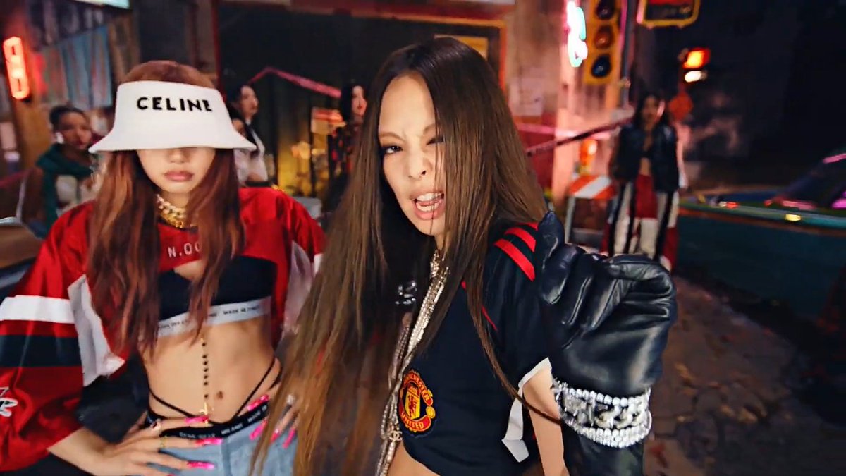 jiisoyaaaa_'s tweet photo. RAPPER JENNIE AND LISA🔥

BLACKPINK IS BACK
#PinkVenomOutTODAY
#PINKVENOM #BLACKPINK #JISOO #JENNIE #ROSÉ #LISA https://t.co/bjb6VgHuyj