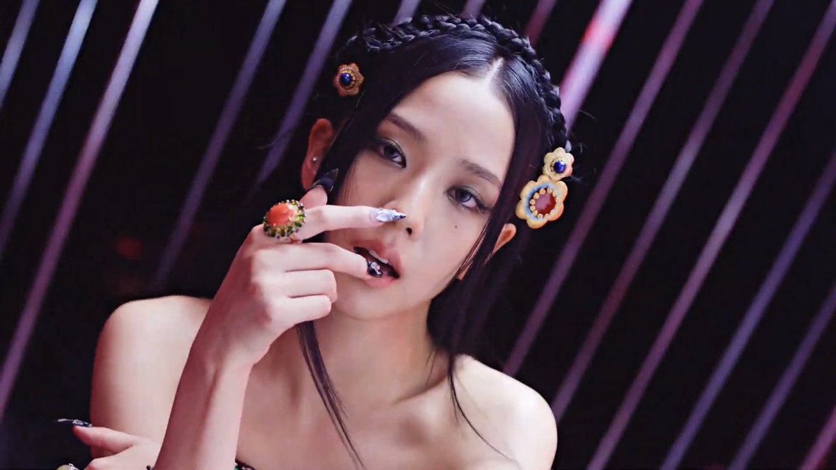 archivejisoo's tweet photo. visual queen of blackpink https://t.co/VZTgi2NAiO