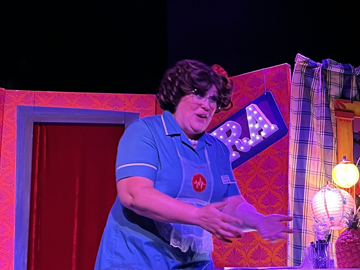 mrpdhenderson's tweet photo. @edfringe @myradubois @LucyFrederick #aproblemshared The very wonderful #RoseLavender in action. Don’t miss it! https://t.co/EB30aX5hfm