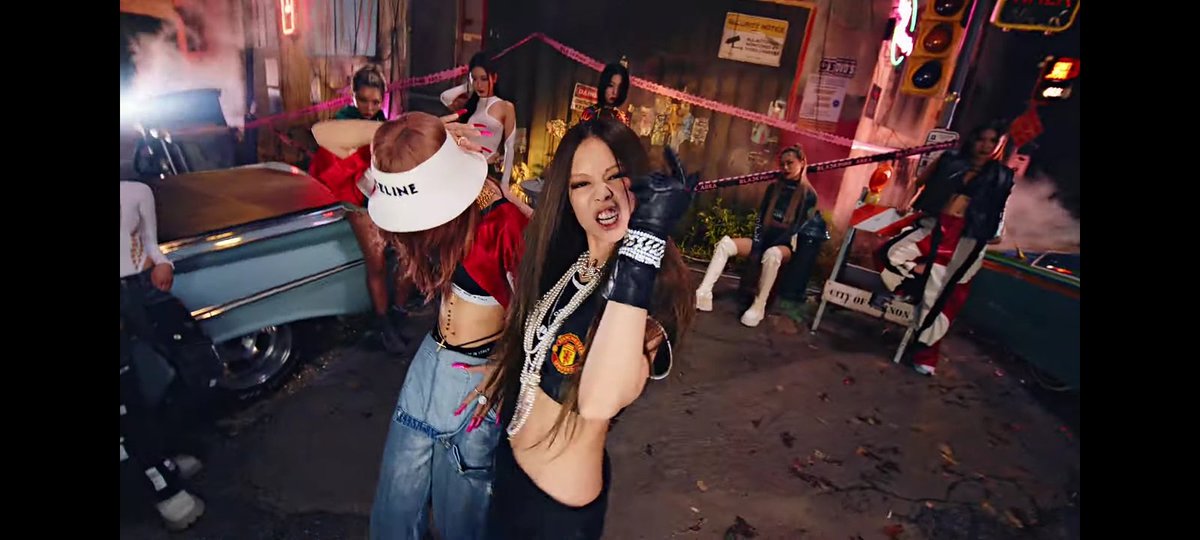 lisasuprmcy's tweet photo. cause of death: JENLISA https://t.co/r6KcPaCIe9