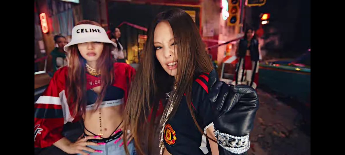 lisasuprmcy's tweet photo. cause of death: JENLISA https://t.co/r6KcPaCIe9