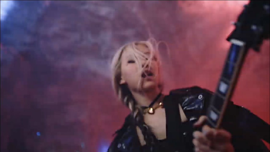 roseyarchive's tweet photo. ROCKSTAR ROSÉ https://t.co/ViovjaCSsm