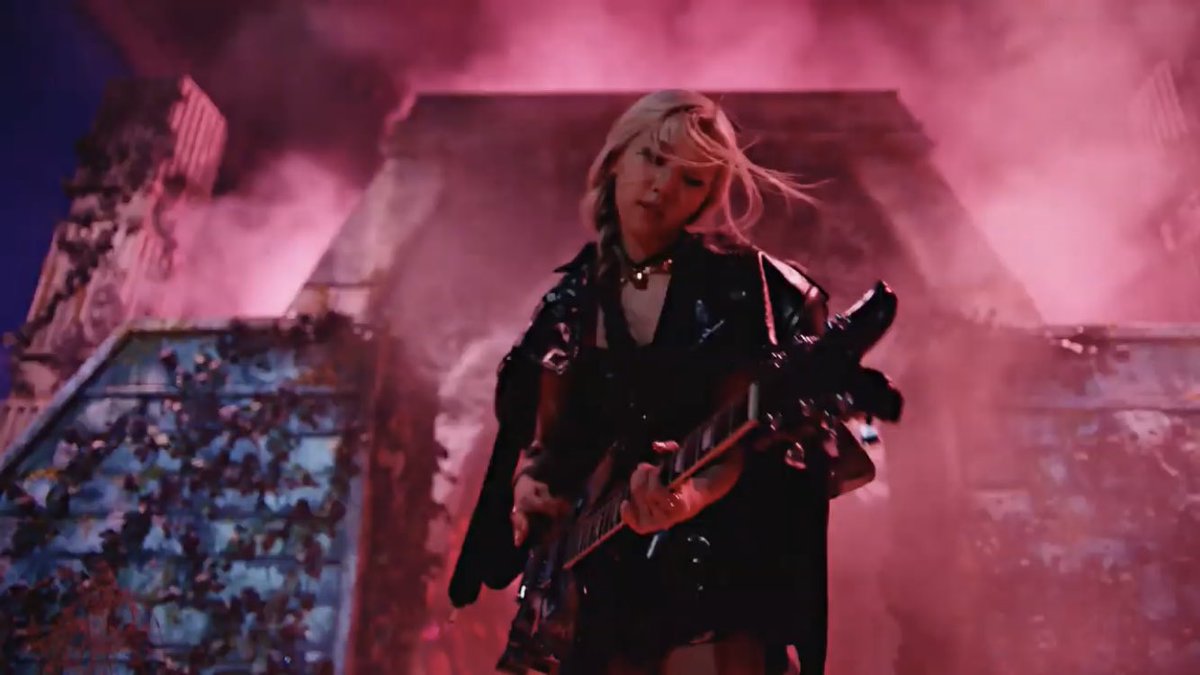 roseyarchive's tweet photo. ROCKSTAR ROSÉ https://t.co/ViovjaCSsm