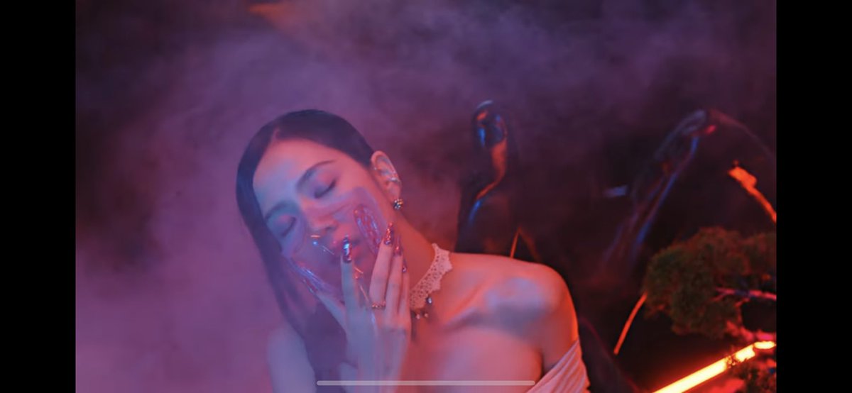 พิ้ก็สวยเกิ้นต้านนนนนนนน #JISOO #BORNPINK #BLACKPINK