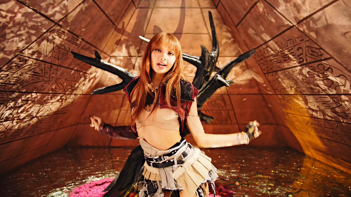 TeamLisaPH's tweet photo. VOCALIST LISA
RAPPER LISA
CENTER LISA
MAIN DANCER LISA

LALISA MANOBAN EVERYONE!

#BLACKPINKVenomInYourArea
#LISA #LALISA #MONEY https://t.co/TLynnjDuex