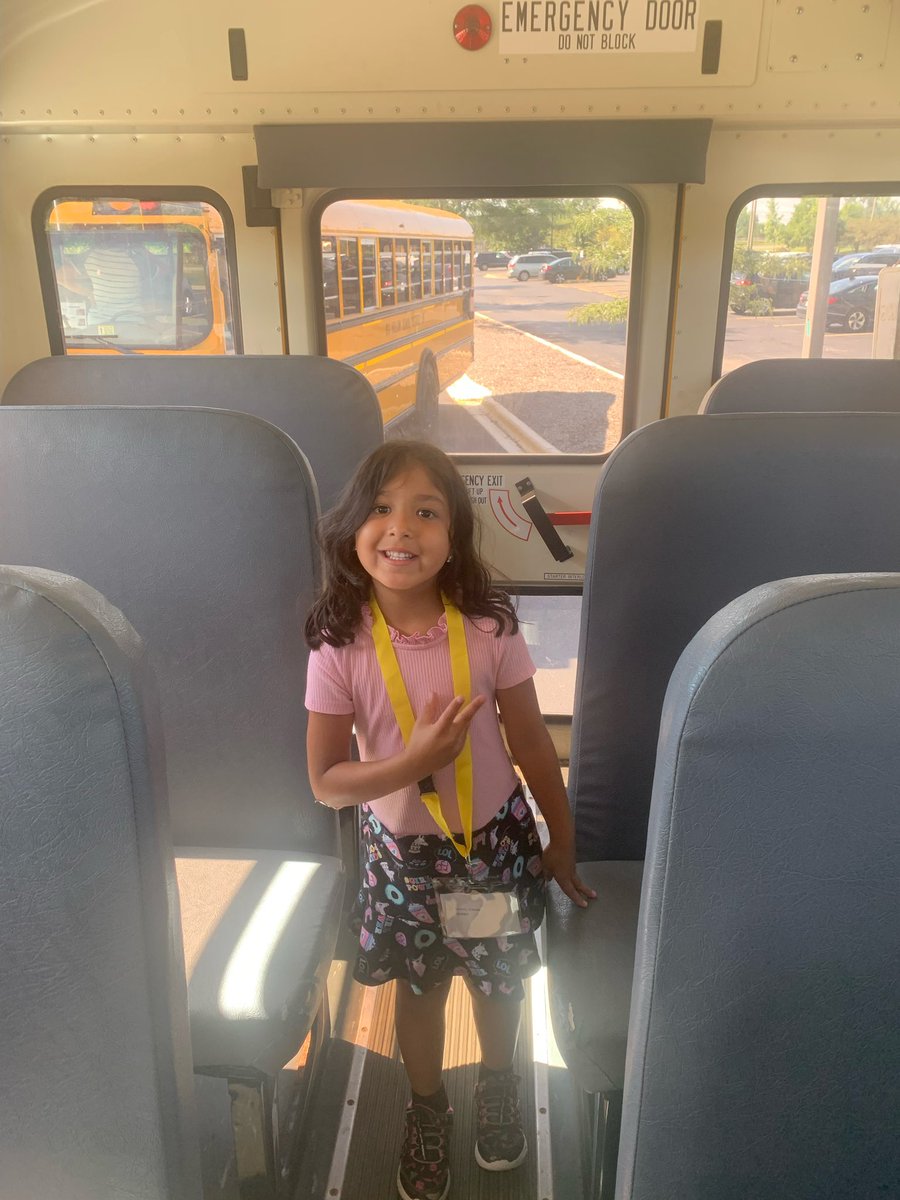 mlozanoD76's tweet photo. @BigHollowPri The kindergarteners are ready to rock!! https://t.co/uxJGNePjIl