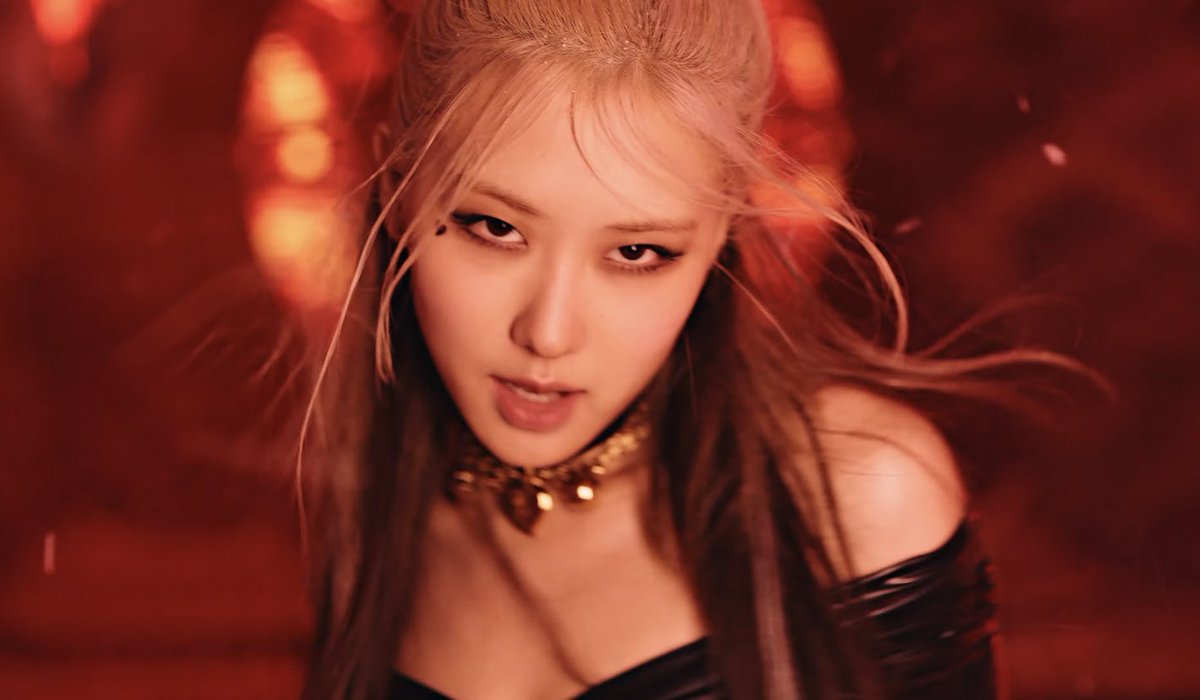 rshourly's tweet photo. ROSÉ??? https://t.co/gvsQ31voyi