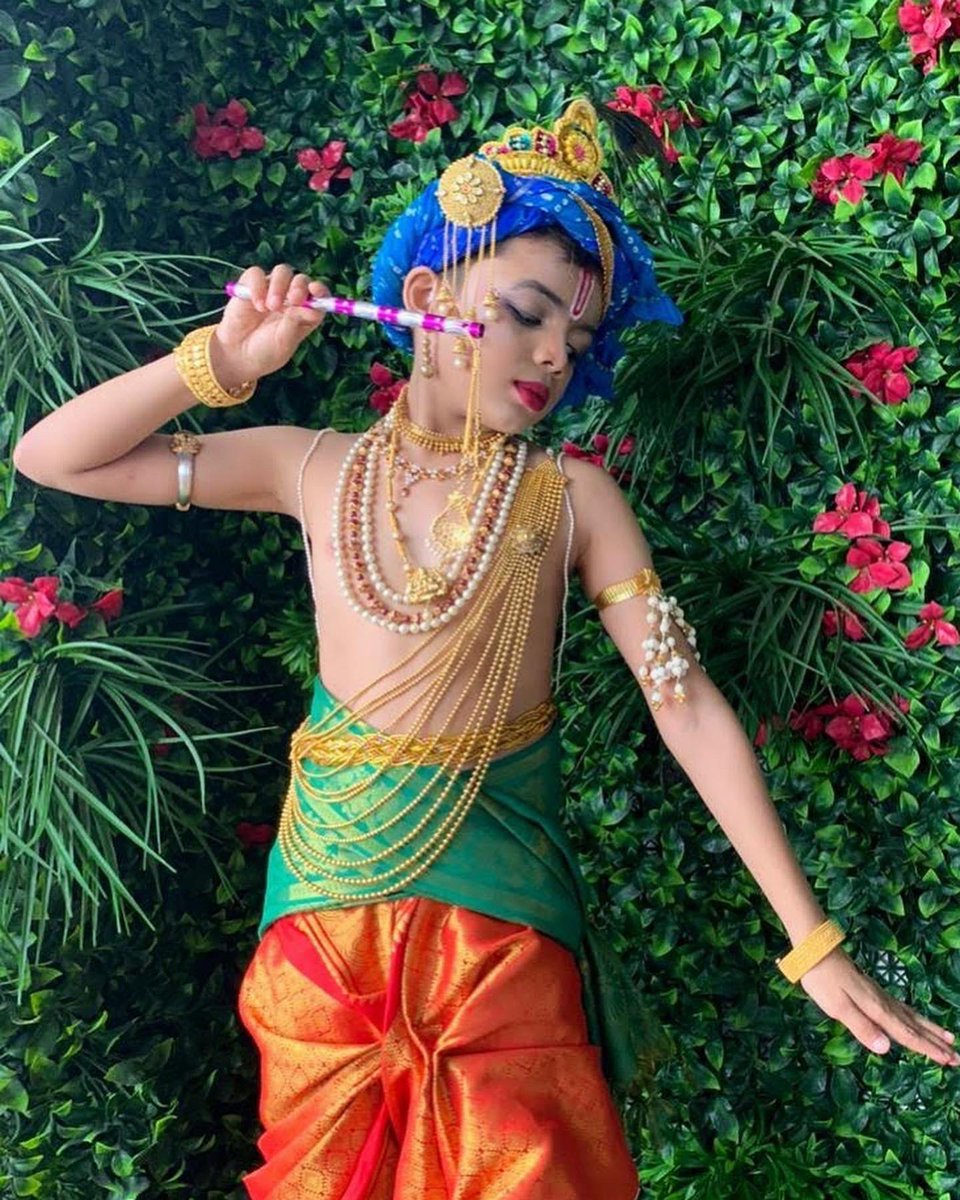 ShivasSignature's tweet photo. May Murli Manohar continue to bestow health and prosperity on your family and may you always find peace. 
Happy Shrikrishna Janmashtami!
Team @ShivasSignature 

#Janmashtami #harekrishna #JanmashtamiSpecial #Janmashtami2022 #ShriKrishnaJanmashtami #कृष्णजन्माष्टमी 🌺श्री कृष्ण 🌺 https://t.co/fF6eSE0QYt