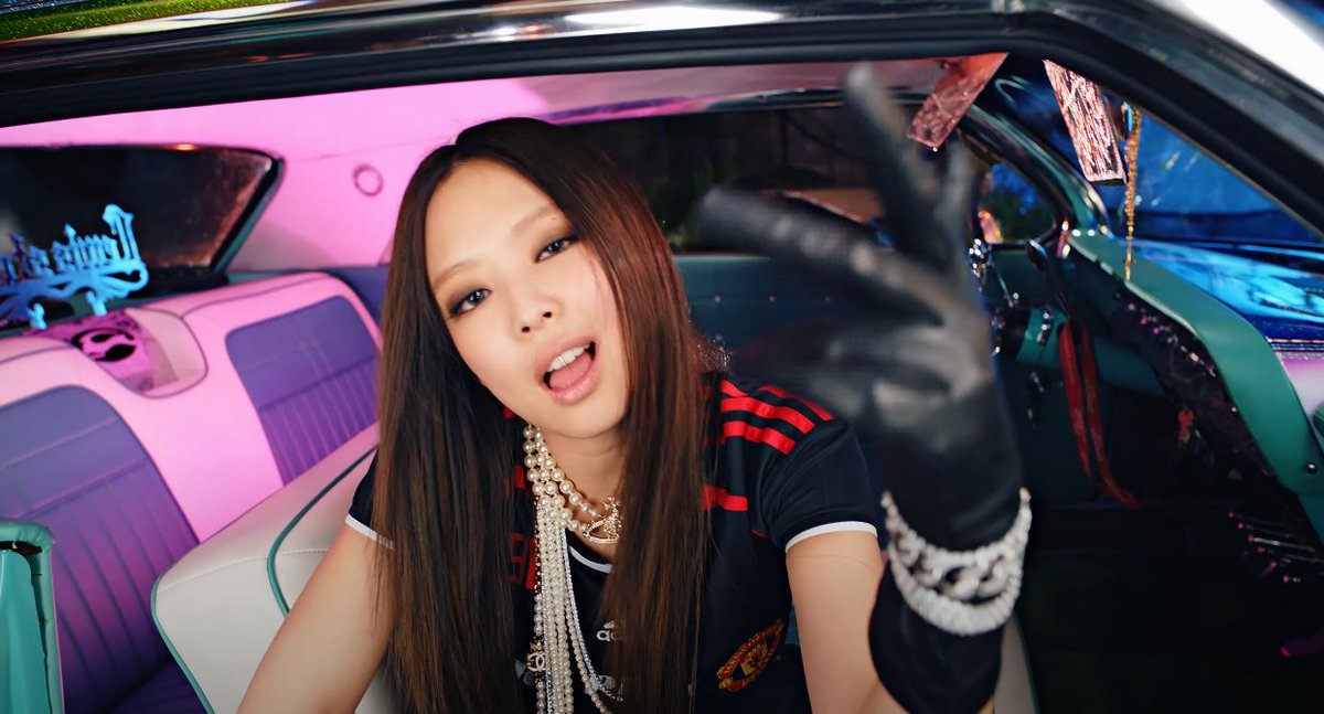 evilmoonwitch's tweet photo. fksjkfdsjL$#@$!?!??!? jennie   ?! https://t.co/wYl4LaZbXW
