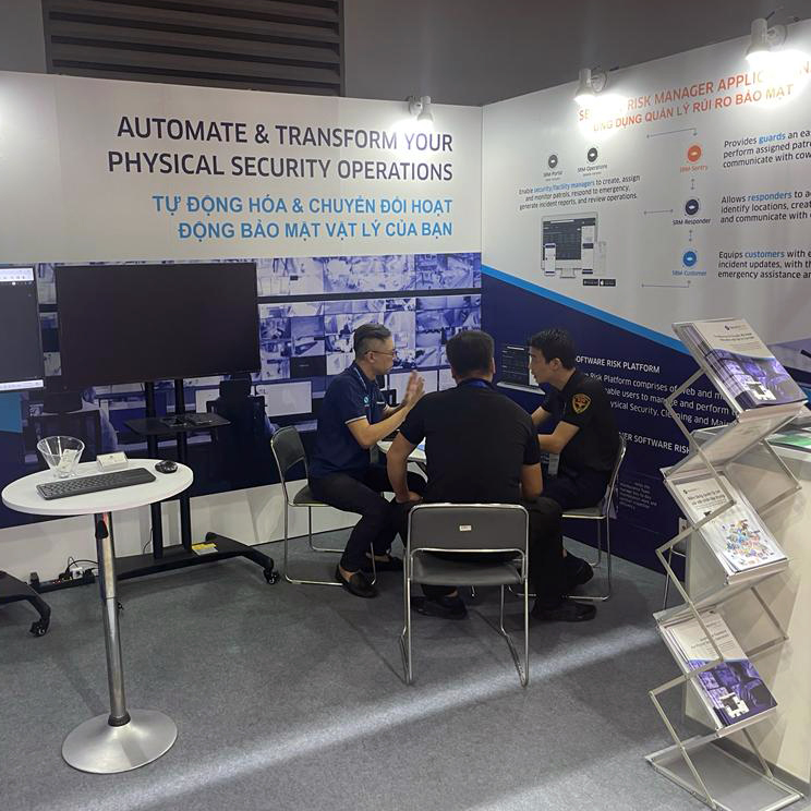 _SoftwareRisk's tweet image. Today is the second day of Secutech Vietnam. Founder, Ian had shared insights on how to select a good security software on stage and the team were busy exchanging conversation with people at the booth. Our brand is on the banners at the registration counters too! #securityrisk