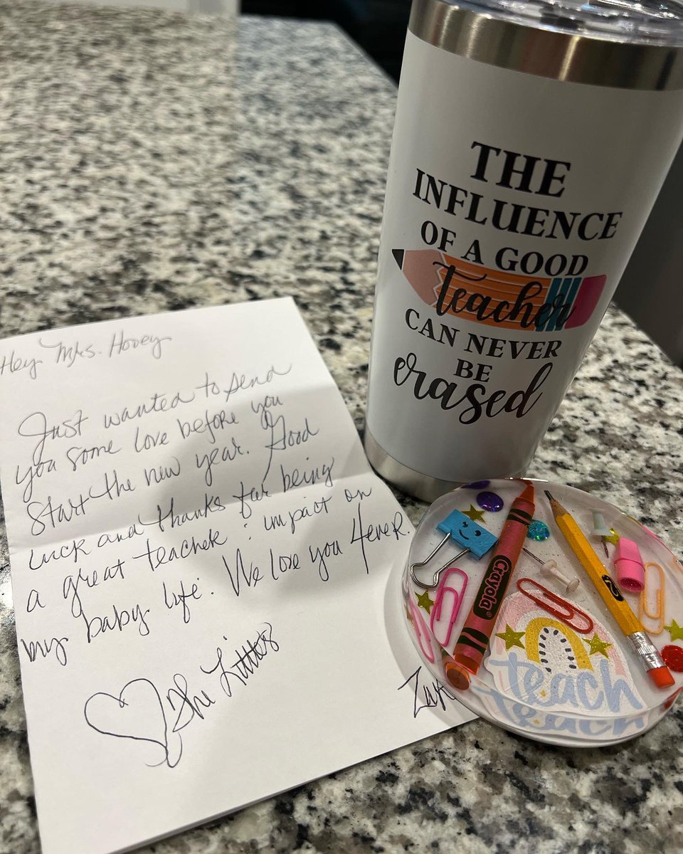 DanielleHooey's tweet image. I received the cutest gift in the mail today from my former student and her family!! 🥰🥰 
#TeacherLife #PreKChronicles #TeamHISD