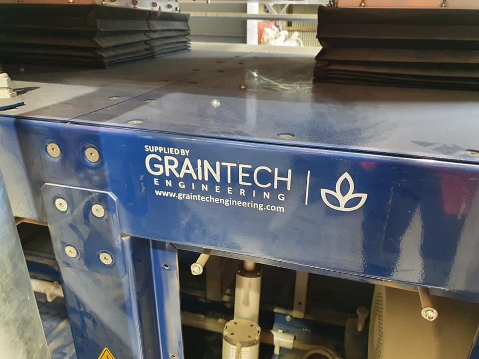 AusSeedFed's tweet photo. Post-Convention ASF Agriculture Field Day in Toowoomba. Thank you to Graintech Engineering for sponsoring the day and to Pacific Seeds and Barenbrug for hosting the delegation. Fantastic to have Graintech showcasing your machines today. #ASFSeedBiz2022 #Graintech #seeds 🌱 https://t.co/vdqdOJPfuO