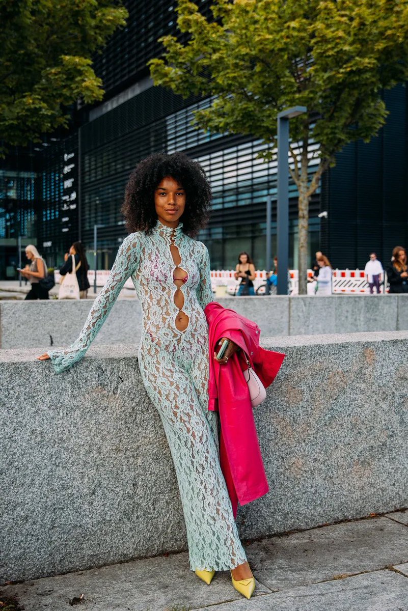 MIUCClAMUSE's tweet photo. a thread of my fave street style looks at copenhagen ss23 fashion week https://t.co/XC3WYVPvRY