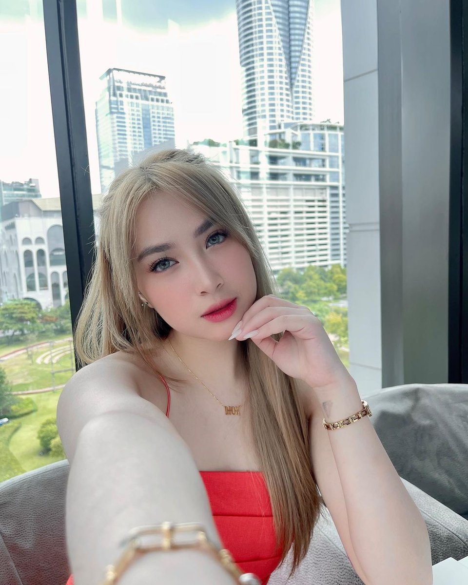 DailyYumi's tweet photo. — Can't take my eyes off of you. @iamyumigarcia 

→https://t.co/pbKPWq48YO https://t.co/bmraQY6ACI