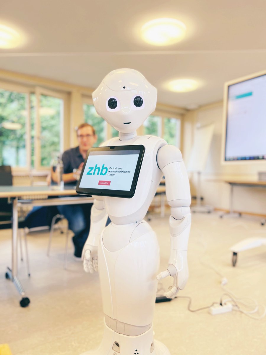 zhbluzern's tweet photo. An diesem regnerischen Freitag Vormittag treffen sich die Pepper-Anwender*innen in Luzern. 🌧🦾 Wir stellen Luzi vor und freuen uns über den Austausch zum Thema Robotik mit der @FHNW und @phzuerich. #roboter #bibliothek #library @CleverGuides https://t.co/lyyXvx7nBP