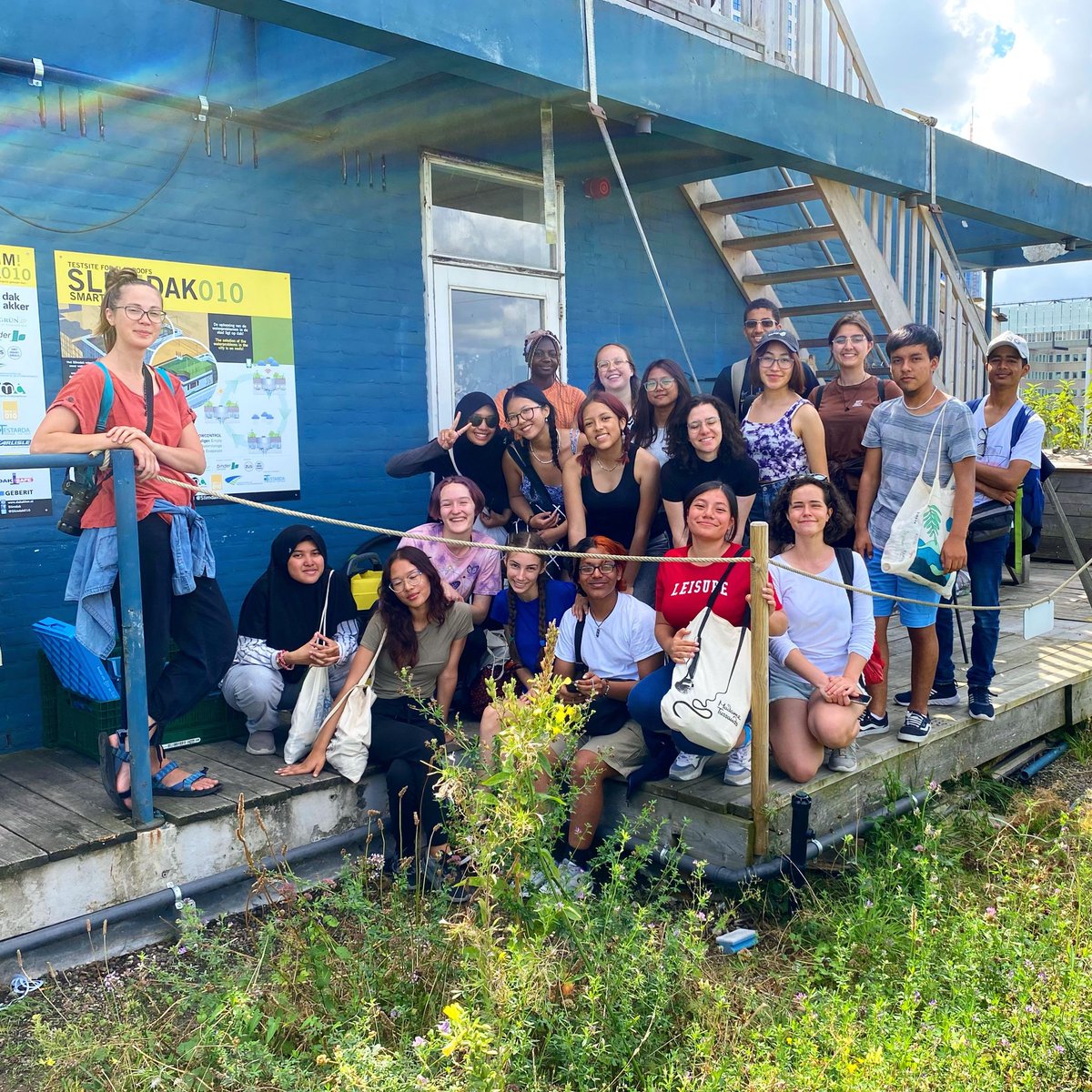 d_akkers's tweet photo. An enthusiastic group of international #students on the rooftopfarm 😀. Thanks to @afsnederland. We are glad you all came to visit us and were so interested! More information about the #rooftopexcursion on 📲: https://t.co/nL5OCEFt7M. https://t.co/bQg1slSa6N