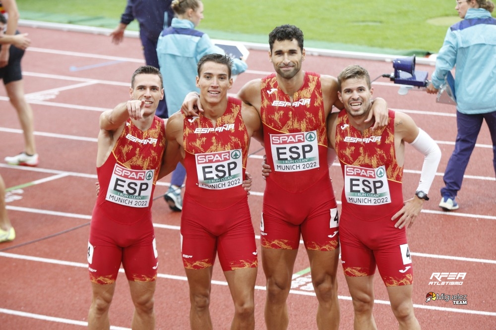 atletismoRFEA's tweet photo. #EspañaAtletismo en #Munich2022 

4x400 m 🚹 Eliminatoria 1

1º (3:01.27) Q  ... a la FINAL

(3ª mejor marca de todos los tiempos)

CARRERÓN de principio a fin
@SamuelGarcia400, @LucasBua, 
@oscarhusillos, @ManuelGuijarro2 

👏👏👏 BRAVO CHICOS

 #PasiónPorCompetir https://t.co/NnrA8x3LCg
