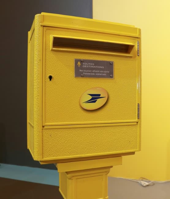 BFMParis's tweet photo. Paris: La Poste condamne des boîtes aux lettres à cause de vols de courrier 

https://t.co/yaL1RLnqQi https://t.co/hMTFfXqmV0