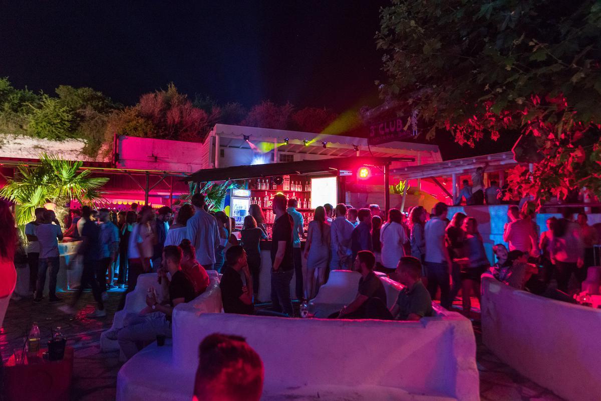 Charente-Maritime : la soirée « Erotika » est-elle allée trop loin ? sudouest.fr/charente-marit…