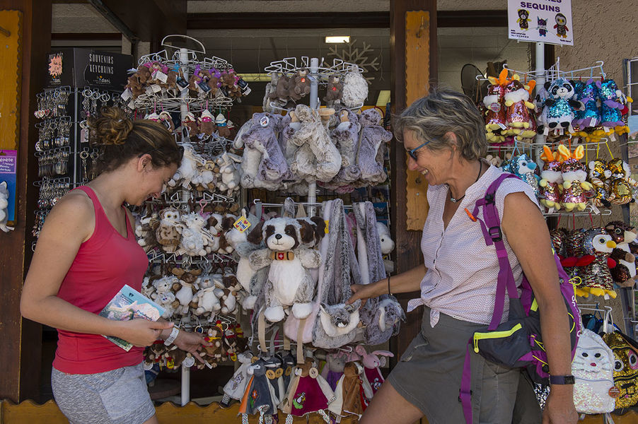 La braderie des commerçants c'est ce week-end ! L'occasion idéale pour faire le plein de bonnes affaires chez les commerçants ! 🛍
Et pour bien commencer le week-end, ce vendredi 19 août : vente de lampions, procession dans le village, bal et buvette...
bit.ly/3AaMjoT