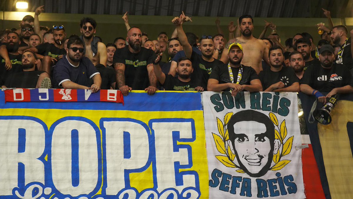 Dün Viyana’yı adeta kuşatan, 90 dakika boyunca bir saniye bile susmadan; tribünde ve sokakta rakip tribünün taraftarlarına Viyana’yı dar edip Kadıköy’e çeviren, 20 saatlik deplasman yolu olup hala yolda olan GFB EUROPE ailesi yüreklerinize sağlık. 

SEFA REİSİN KARDEŞLERİYİZ!