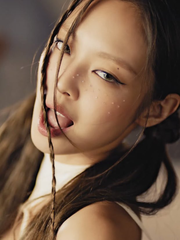 jennieaceitgirl's tweet photo. august 19, 2022 shall go down in history officially as JENNIE KIM DAY

on this day we got jennie intro fairy, jennie singing the chorus, main rapper jennie, jennie on the outro, jennie dancing in the center, and jennie for calvin klein ❤️‍🔥 https://t.co/mAzYqIxcxU
