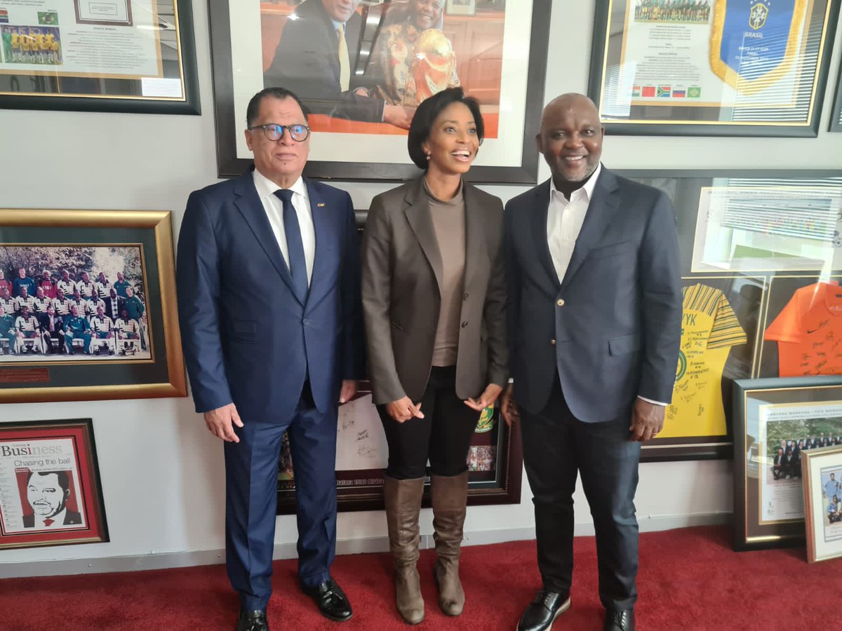 Mph__Motaung's tweet photo. [IN PICTURES] Dr Danny Jordaan with football people at SAFA house showering all sorts gifts and recognition to one of Africa's best coaches, Pitso Mosimane. We are indeed led. 

#WeOnTrack #WagonIsMoving https://t.co/BUvCxeLwEL