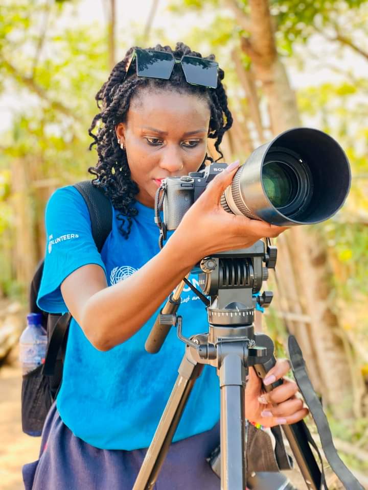 YvonneBaraza's tweet photo. #fieldwork 101,
I go where the story leads me
Awesome teammates and my film crew from DR Congo.
#congoriver
#worktrip #worktravel #Congo #fieldmissions #film #team #yangambi https://t.co/SuON6a8UIT