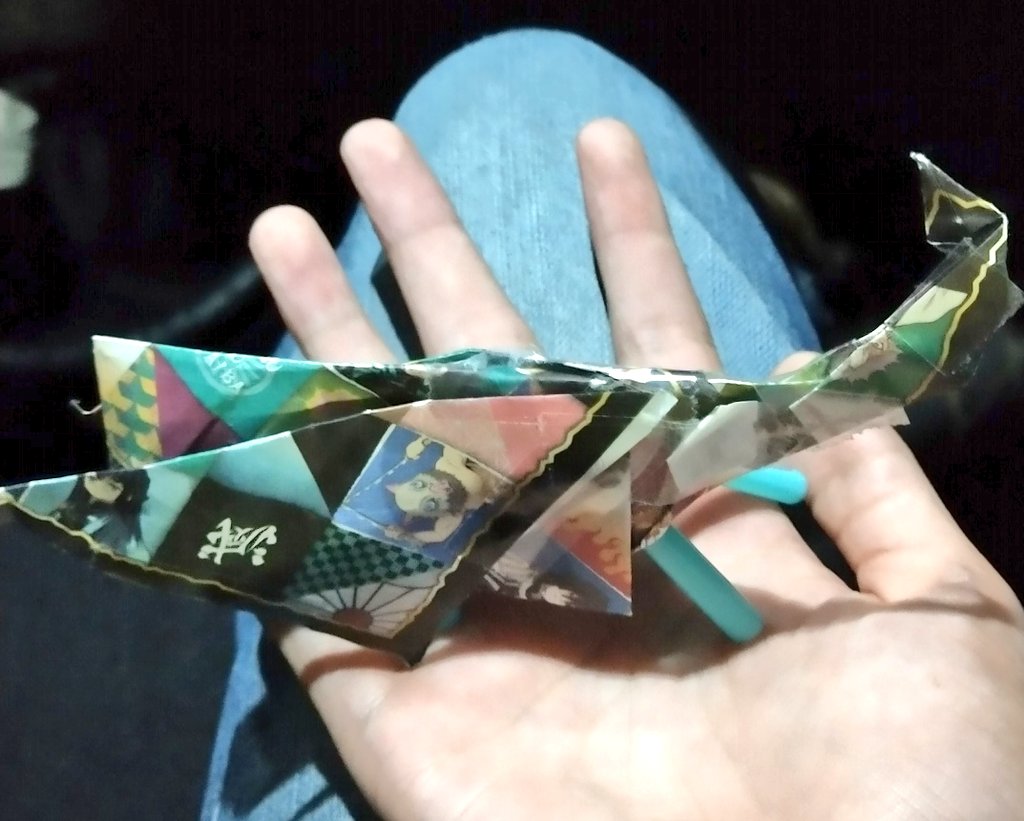 りん 昆虫くじをやっていたら3歳の子が折り紙で作ったカブトムシをくれました こういうのはとても嬉しいです 虫部屋に飾ろーっと T Co Pzggfmfy4g Twitter