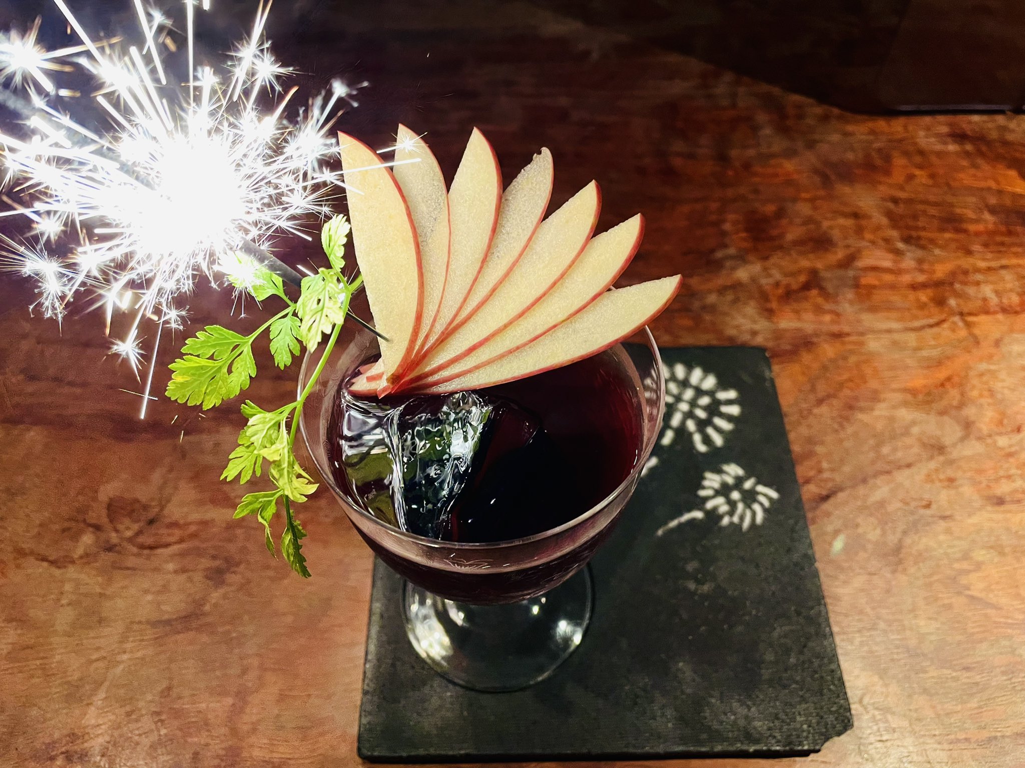 Bar Lasile バー ラズィール 明日日は外苑花火大会 本日は 花火カクテル 花火 大会の後はラズィールで花火カクテルもいかがでしょうか 本日も皆様のご来店心よりお待ちしております 19時 27時営業 表参道bar 外苑前bar ラズィール 青山