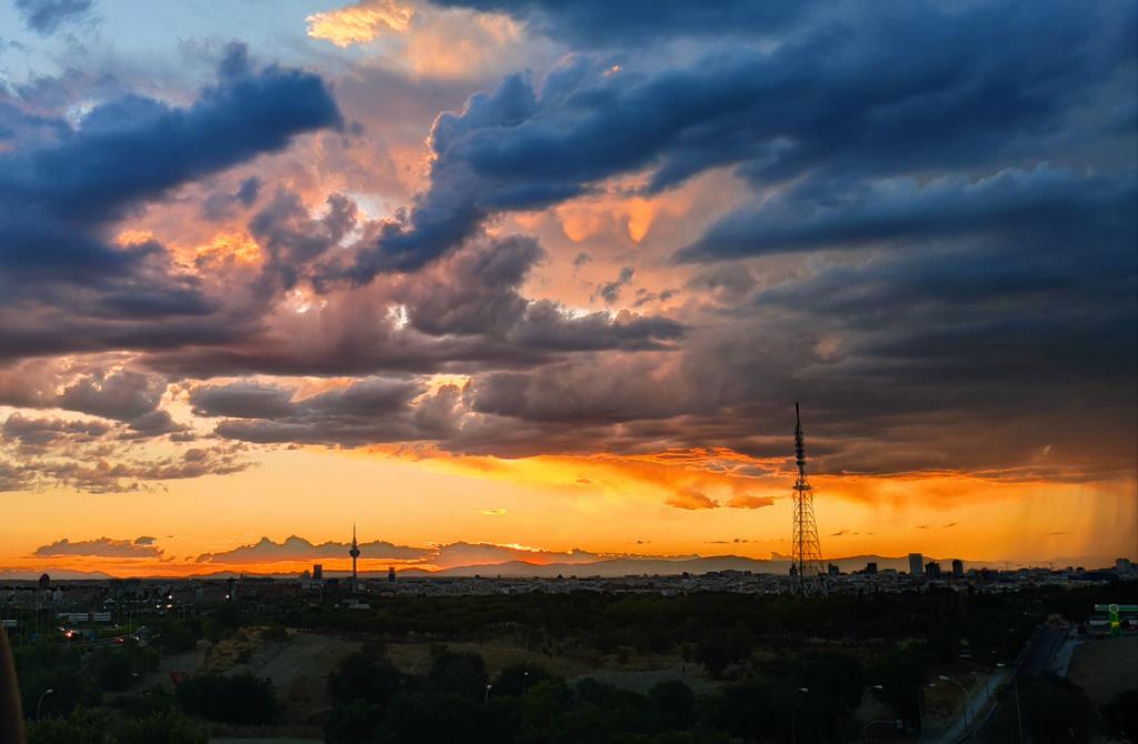 MtxBasterretxea's tweet photo. @GlobalEspana Las tormentas de verano en #Madrid https://t.co/a0QS4ZGcpW