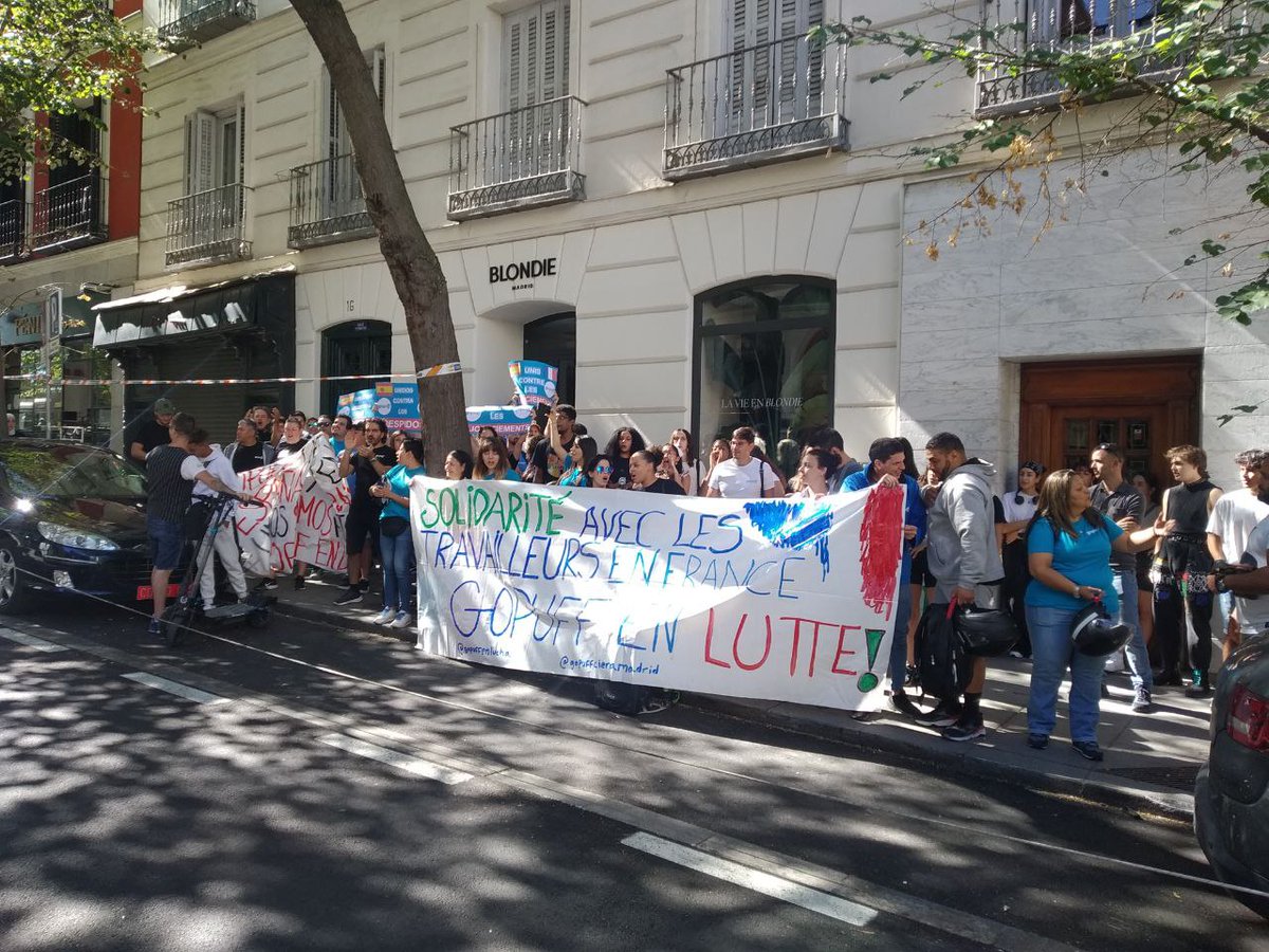 iDiarioES's tweet photo. 🔴 AHORA en #Madrid | Trabajadorxs de @gopuffenlucha en solidaridad con sus compañeros en Francia. ¡La lucha es el único camino! https://t.co/D8mjeZAEdA