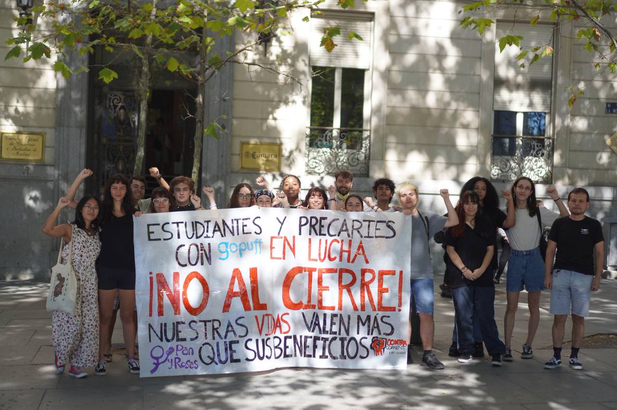 iDiarioES's tweet photo. 🔴 AHORA en #Madrid | Trabajadorxs de @gopuffenlucha en solidaridad con sus compañeros en Francia. ¡La lucha es el único camino! https://t.co/D8mjeZAEdA