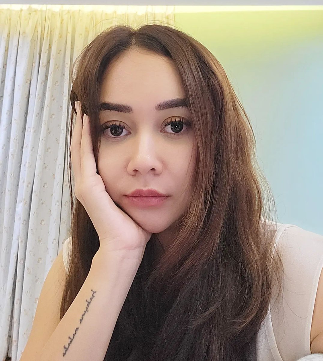 aurakasih87's tweet photo. Mikirin... https://t.co/d2Mek5dGcc