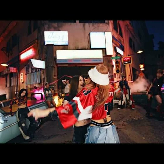 iiillllaaa's tweet photo. "Cuz we got bodies on bodies like 
this a slow dance"
Jenlisa innn yourrr areaaa 
جينليسا ذبحتونيييي #BLACKPINK #PINKVENOM #بلاك_بينك https://t.co/rA0jyK69iO