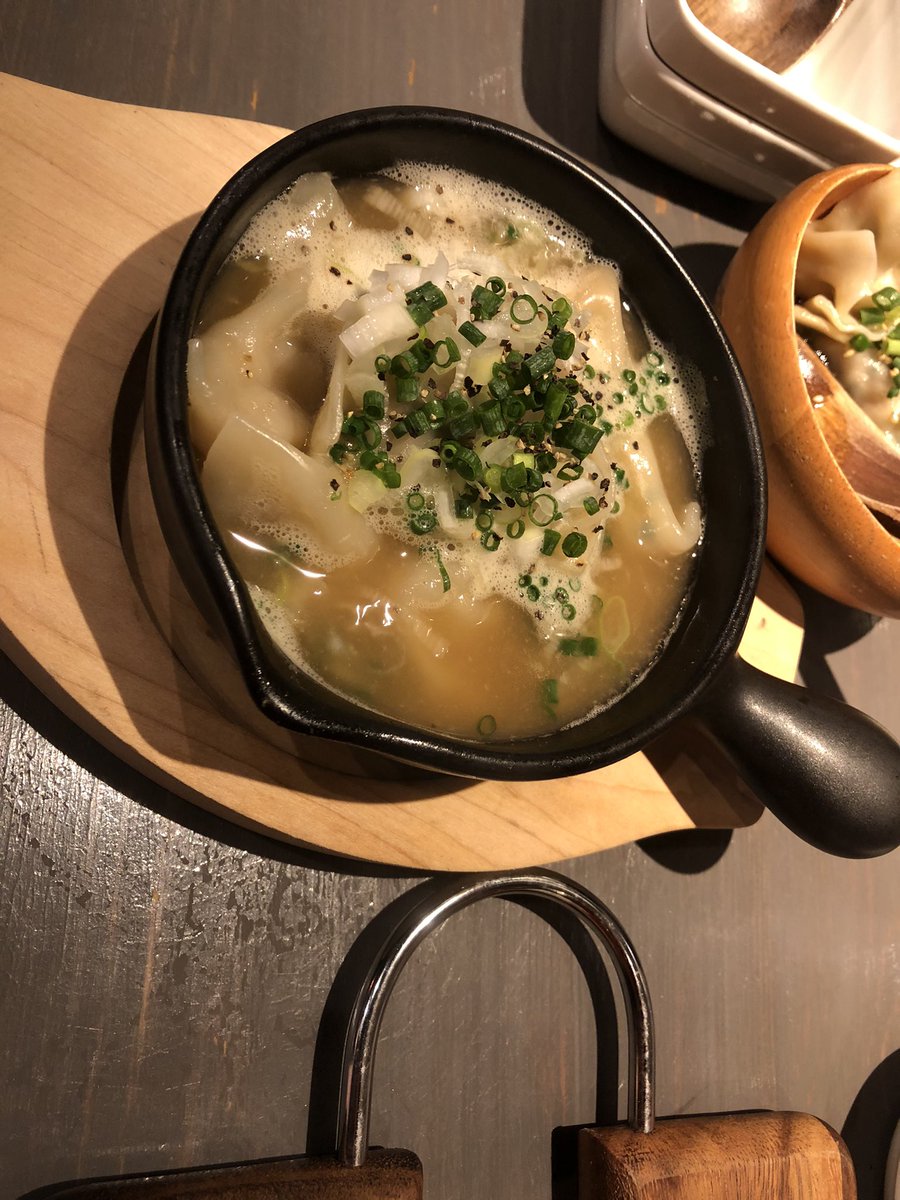 LYgtT4bLiLaOPZP's tweet photo. 大塚の餃子屋さんRENBOW。
大塚駅からも近くて気になってた!
ここの餃子はほんと美味い🥟
個人的には今まで食べた餃子の中で一番美味かった!日本酒も合う✨
13種類もあるからまた行きたいー🎶
#大塚 #renbow https://t.co/d11rsJjPnS