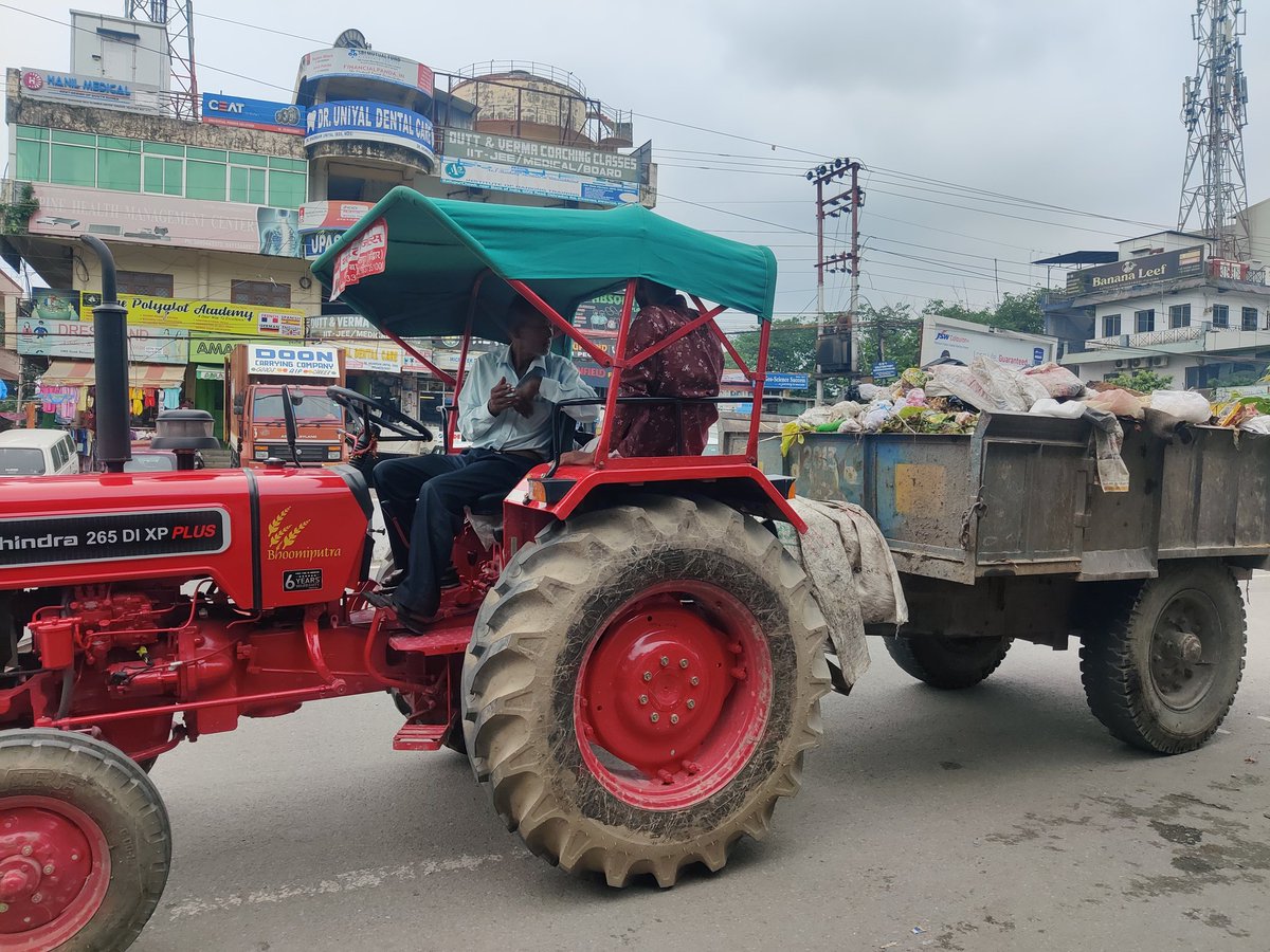 ashishkrPE's tweet photo. Nagar nigam tractor refused to pick the plant waste from the road side near ballupur chowk. Request to please take necessary step to get it removed
@DdnNagarnigam https://t.co/JyIJ2xqNuQ
