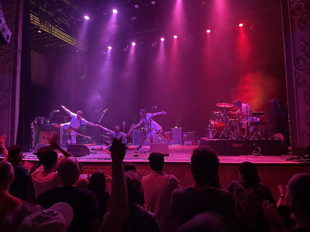 schris's tweet photo. @bitch_prism Awesome show and impressive splits! https://t.co/F8Ht9Z3BEp