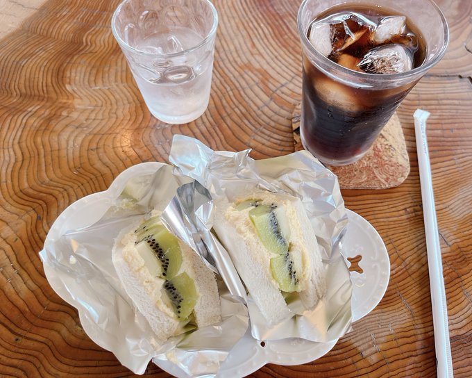 たまに豆を買いに行くコーヒー屋さんでフルーツサンドを食べました
キウイおいしすぎて秒で消えちゃった…😭 
