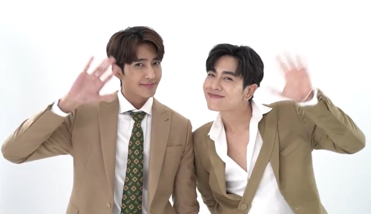 LenaTheBunny's tweet photo. Always remember, when everyone got solo shots— these two didn't even separate for a bit 🐰

#เอิร์ทมิกซ์ #EarthMix 
#GMMTVFanFest2022JP
#ChickABoom https://t.co/7O8oRdRH6t