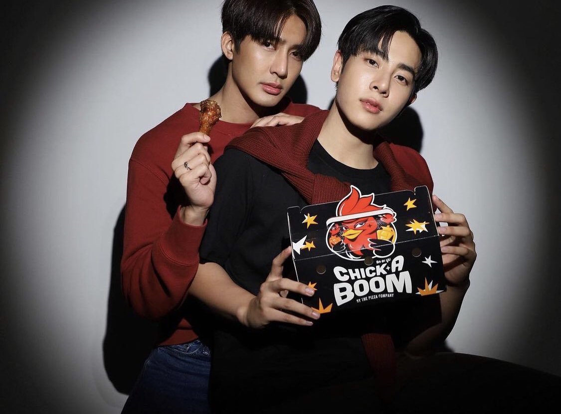 LenaTheBunny's tweet photo. Always remember, when everyone got solo shots— these two didn't even separate for a bit 🐰

#เอิร์ทมิกซ์ #EarthMix 
#GMMTVFanFest2022JP
#ChickABoom https://t.co/7O8oRdRH6t