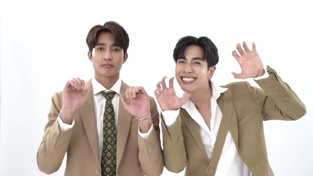LenaTheBunny's tweet photo. Always remember, when everyone got solo shots— these two didn't even separate for a bit 🐰

#เอิร์ทมิกซ์ #EarthMix 
#GMMTVFanFest2022JP
#ChickABoom https://t.co/7O8oRdRH6t