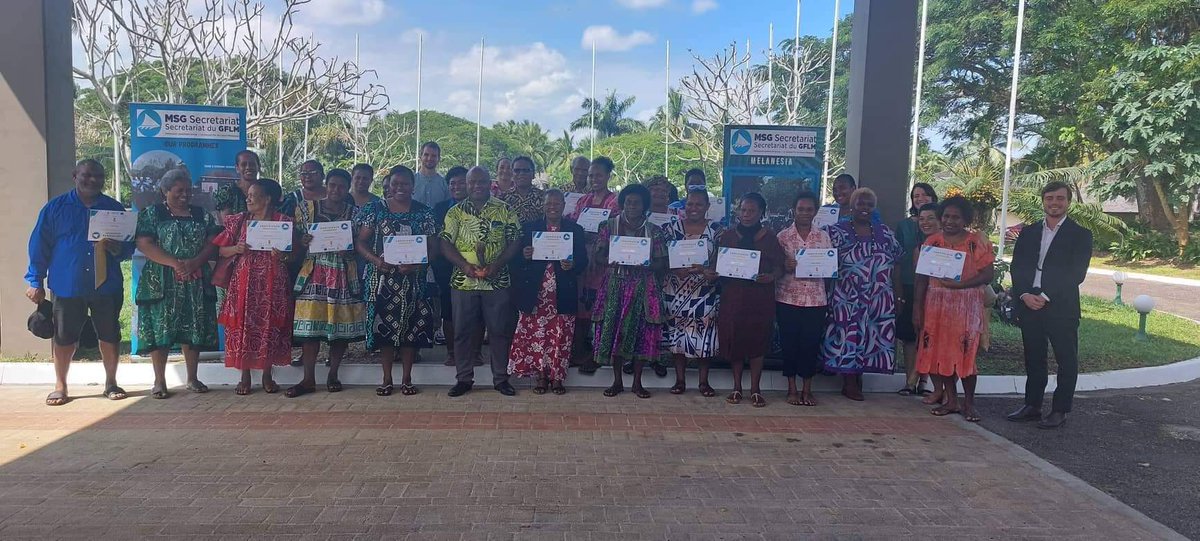 On the conclusion of the 1st Melanesian #Trade and #Gender symposium, we witness the graduation of #Vanuatu women not forgetting those that joined virtually on a topic critical in boosting #WEE - a Social Media training conducted by @DarrylIkbal 

#WEE #PacificTrade