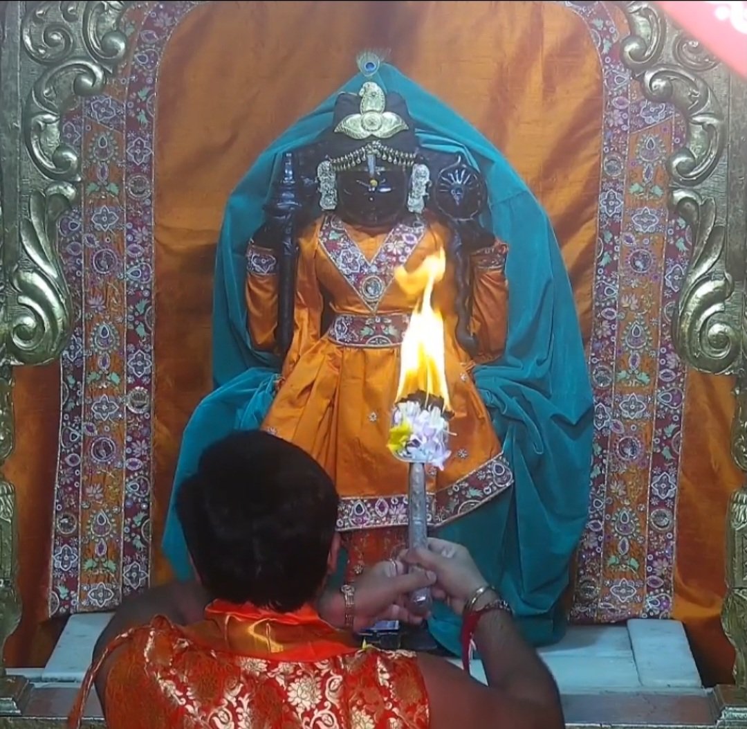rameshtale's tweet photo. 🙏Jay Dwarkadhish 🙏
श्री कृष्ण जन्माष्टमी की हार्दिक शुभकामनाएं। https://t.co/AHDtv9R7jf