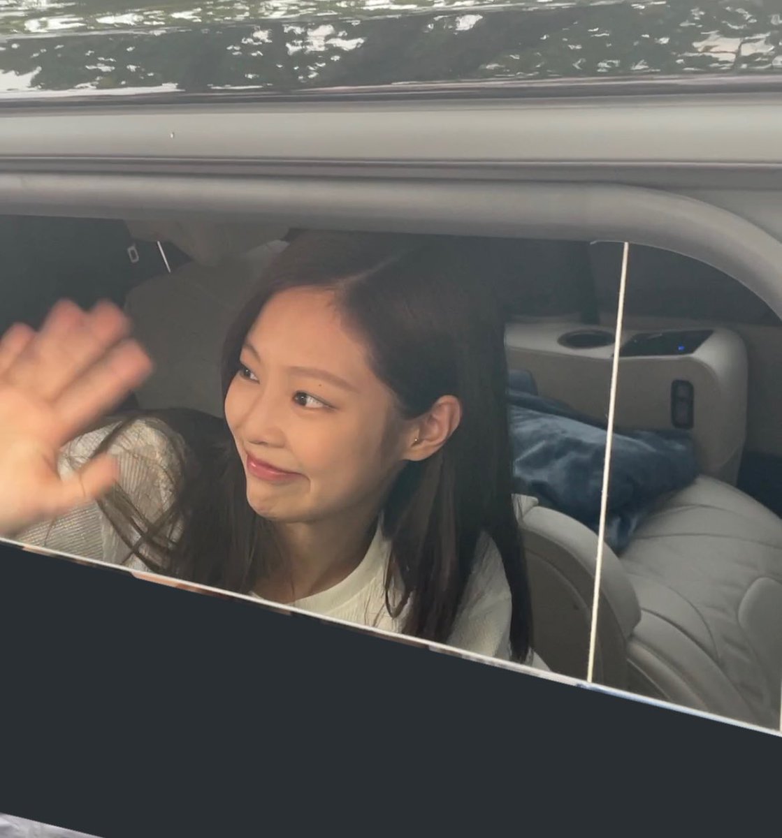 jennieedyou's tweet photo. 세계 제일 인사를 가장 귀엽게 하는 아이돌 1위 https://t.co/diwvAlM6c2