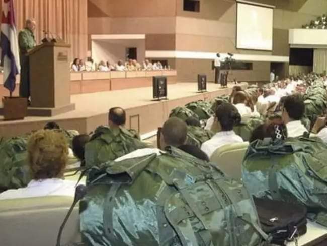 19 de agosto: "Día 🌏de la Ayuda Humanitaria. En 1960, una brigada médica había llegado a Chile para ayudar tras el terremoto q estremeciera al país. Sería la primera experiencia; 3 años después, en la inauguración de la Escuela de Medicina Playa Girón,#Fidel diría:
Abro hilo 👇