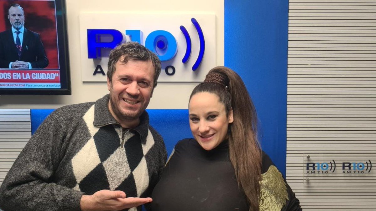 👉#AntesDelAmanecer | 🗣🎙 <a href="/gustavoromero10/">Gustavo Adrián Romero</a> recibe la visita de la cantante y actriz <a href="/GianninaGiunta/">Giannina Giunta</a>. Actualmente se desempeña en el jurado de <a href="/CantaConmigoAR/">Canta Conmigo Ahora</a>. Además nos canta los mejores tangos en vivo.•<a href="/radio10/">Radio 10 - AM 710</a> #AM710 #ElSonidoDeLaRealidad🔊📻🇦🇷 •🎧▶️ radio10.com.ar