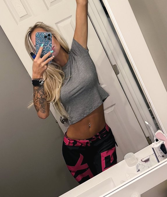 Watch Lucy's leaked NSFW photo on TwXstars