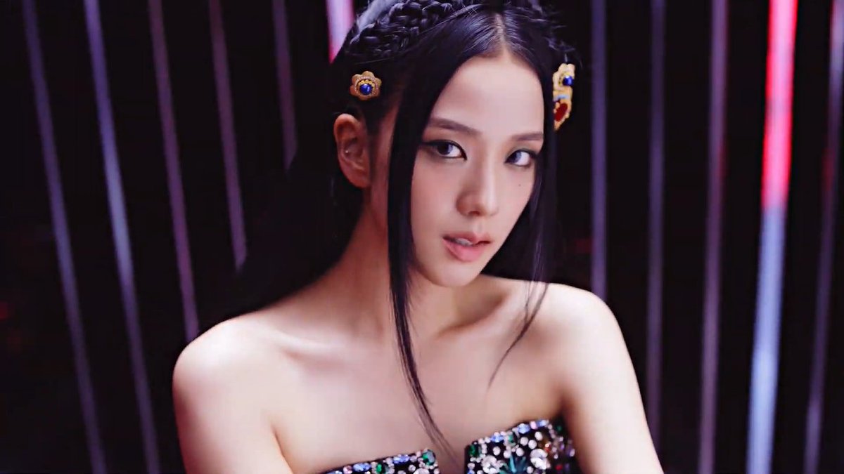 WORLDMUSICAWARD's tweet photo. #BLACKPINK's #JISOO is stunning in new #PINKVENOM MV, and is trending at #3 Worldwide!💪💃✨🌟💥3⃣🌎❤️‍🔥👑🖤💗
🎥https://t.co/PE3VVdpdN1 https://t.co/YOdpkxBmT7
