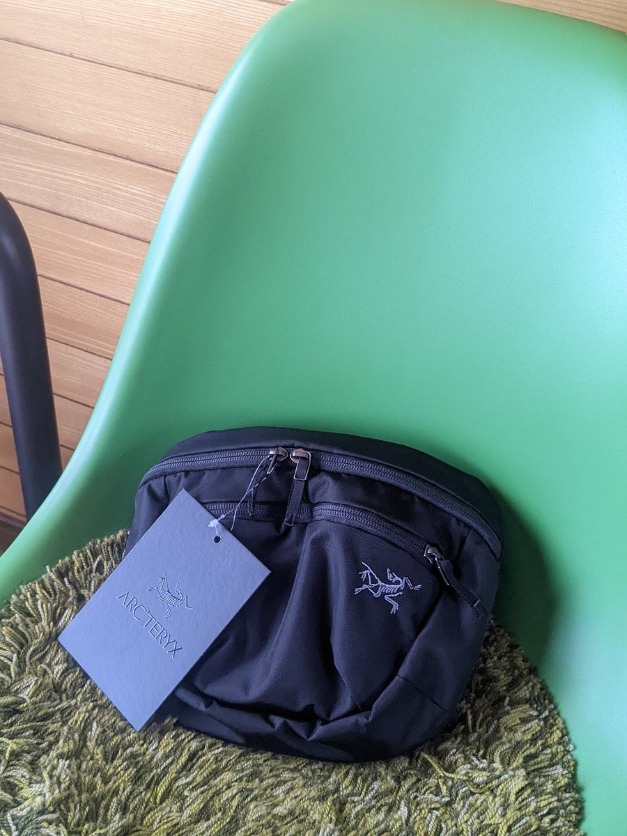 10ryubito's tweet photo. マカが古くなったのでマンティス2黒を探して新品購入出来ました(^^)
BEAMS別注も丁度出てたけど今回は使いやすそうな黒で!
しかしフリマサイトや密林は偽物が溢れてて怖いですね‥
#ARCTERYX
#Mantis2 https://t.co/qyxsxTjOG9